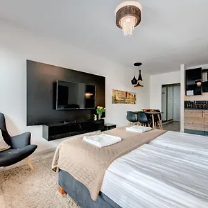  Apartment Live & Travel Old Town